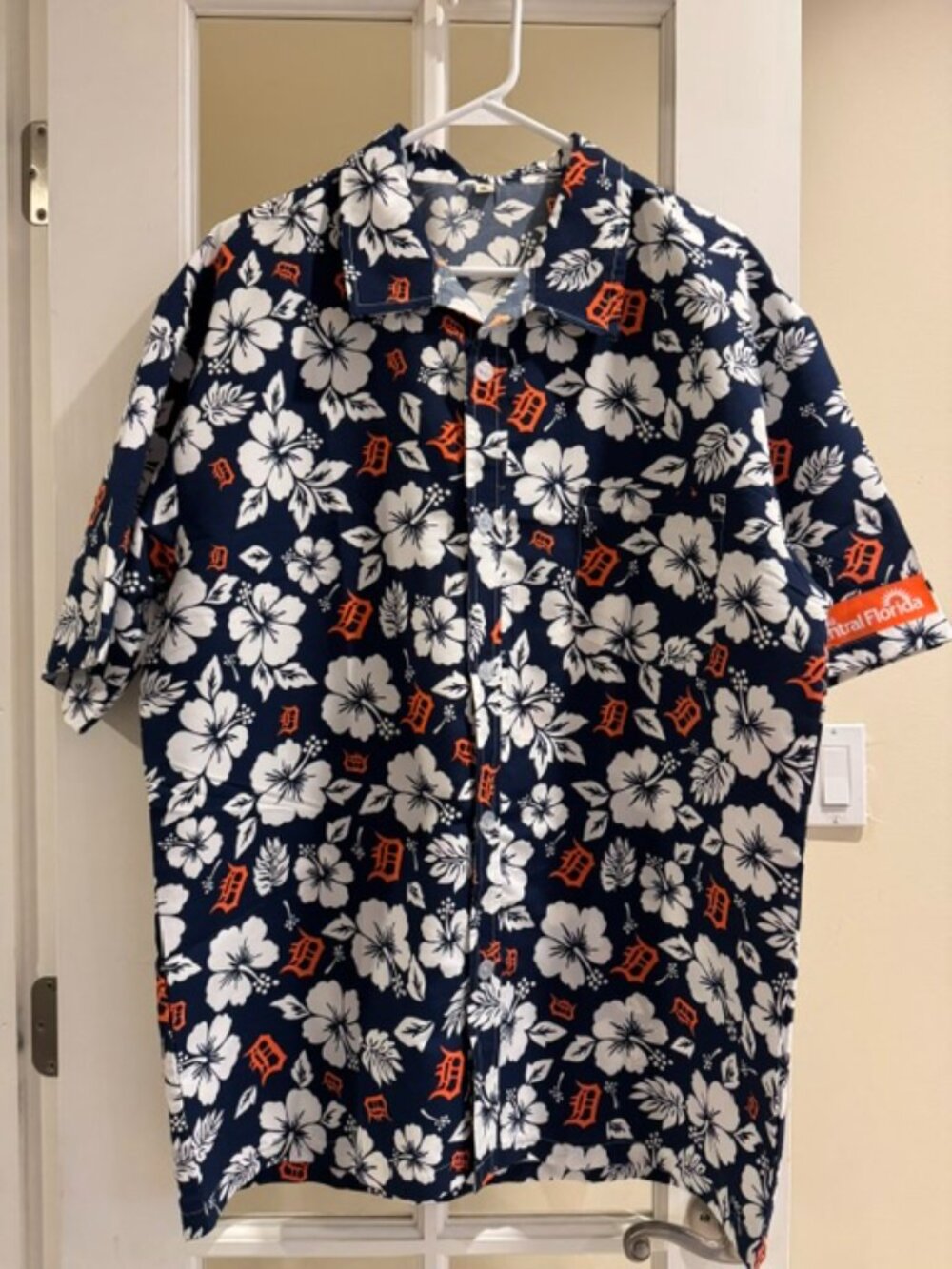 Men's Detroit Tigers Button Up Hawaiian Shirt Size XL
